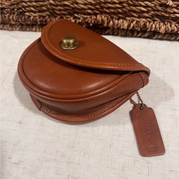 VINTAGE COACH British Tan Glovetanned Leather Mini Belt Bag / Crossbody Bag - Picture 5 of 15